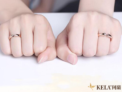 女带戒指 结婚戒指戴法 订婚戒指戴哪个手指好-珂兰kela官网-珂兰钻石网